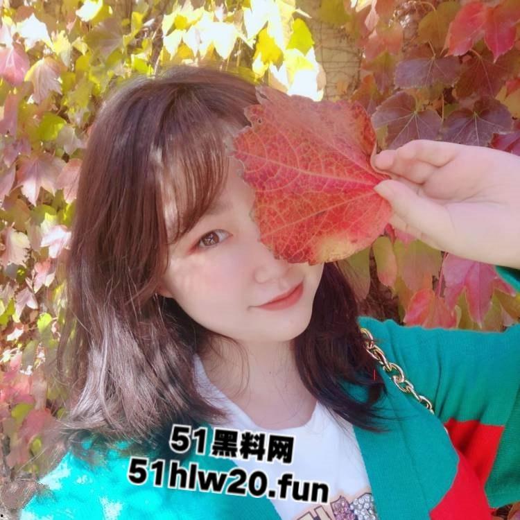 福建厦门大学【何玥桐】文艺范反差婊，美乳白嫩硕大被网恋对象把裸照视频发网上炫耀曝光。-1