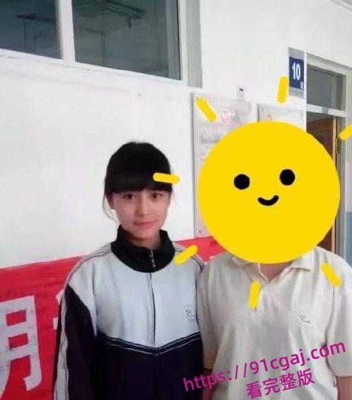 重庆财大高颜值新疆学妹夏兹热丽，与生活中的高冷样子形成了完美反差-6