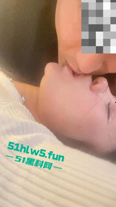 家有娇妻【4】性奴露脸原创，这么贱的⼥⼈出租⻋上给逼⾥塞跳蛋还逛商场 主动要求吞精。-3