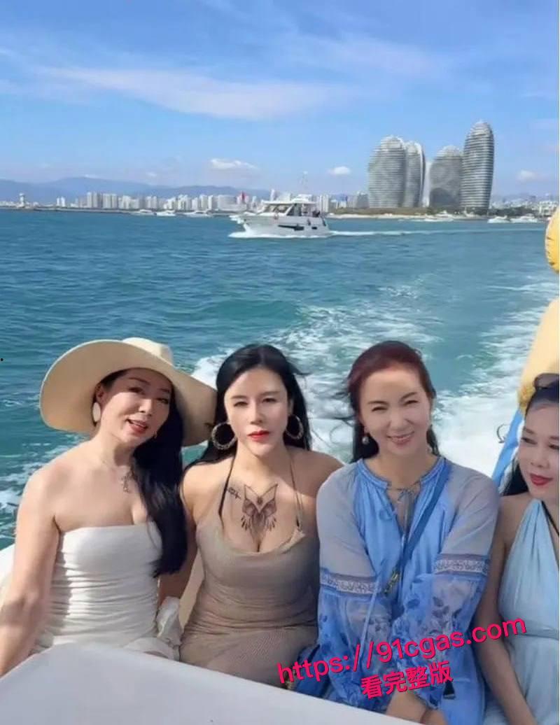 快手熟女网红子饶姐不雅视频泄密！人老心不老，天天约炮小鲜肉超风骚！-1