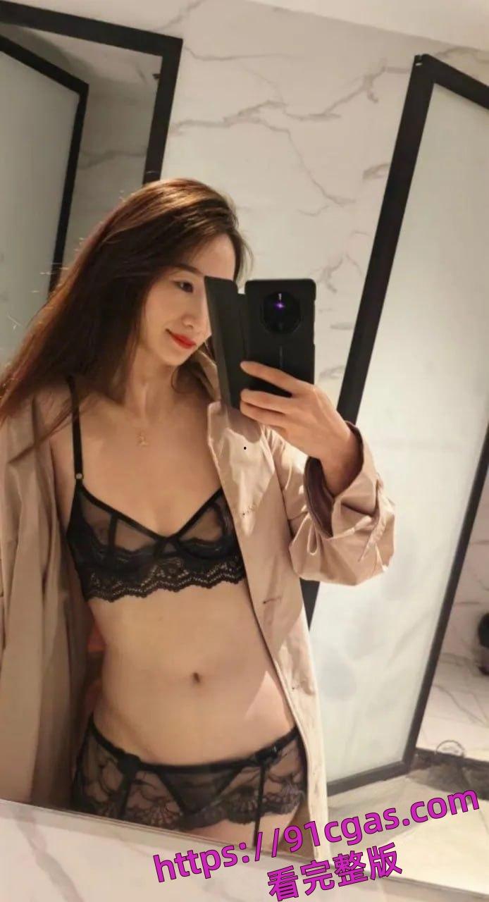 年度最骚反差婊人妻 每帧表情都足够骚 酒店房间门口和窗外露出-1