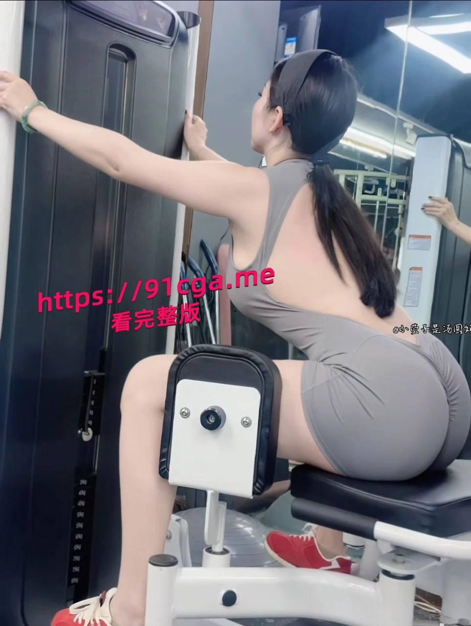 百万网红宝妈【小莹子是汤圆妈】送粉丝原味内衣，线下约炮-3