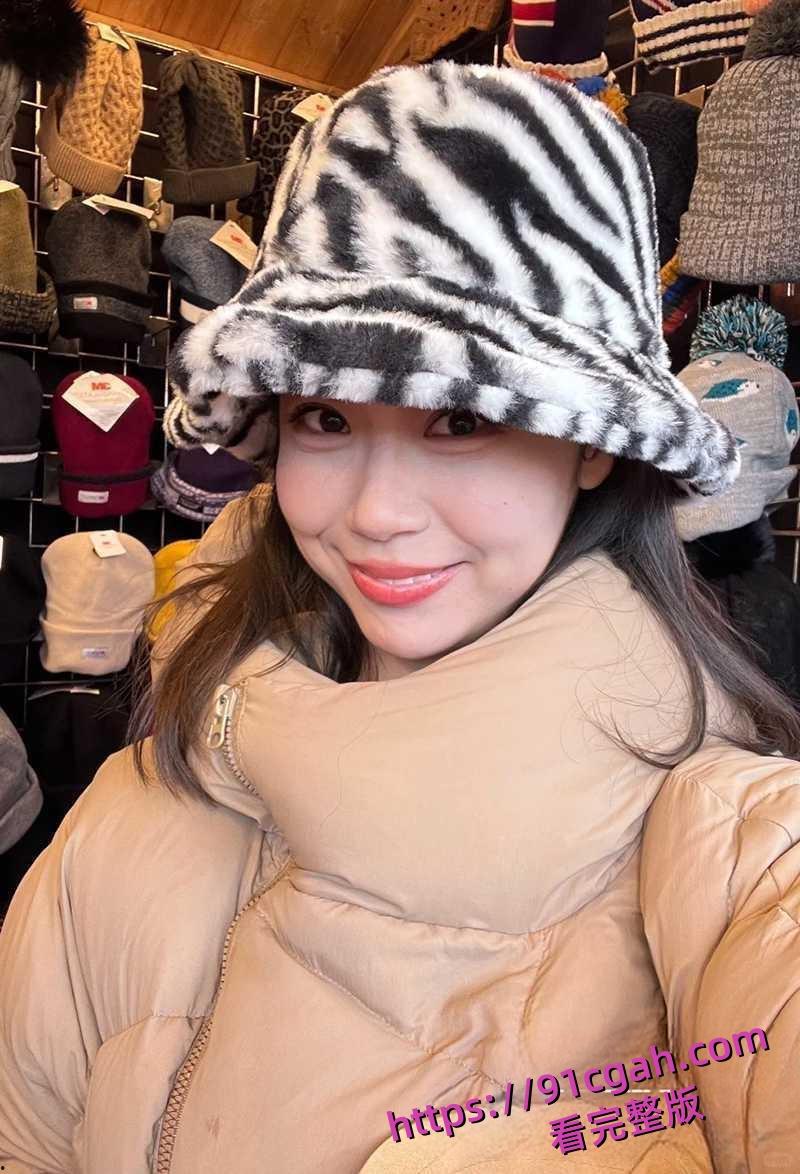 天津男子查看妻子行车记录仪 竟意外发现老婆与孩子老师出轨约炮 车内各种激吻调情-9