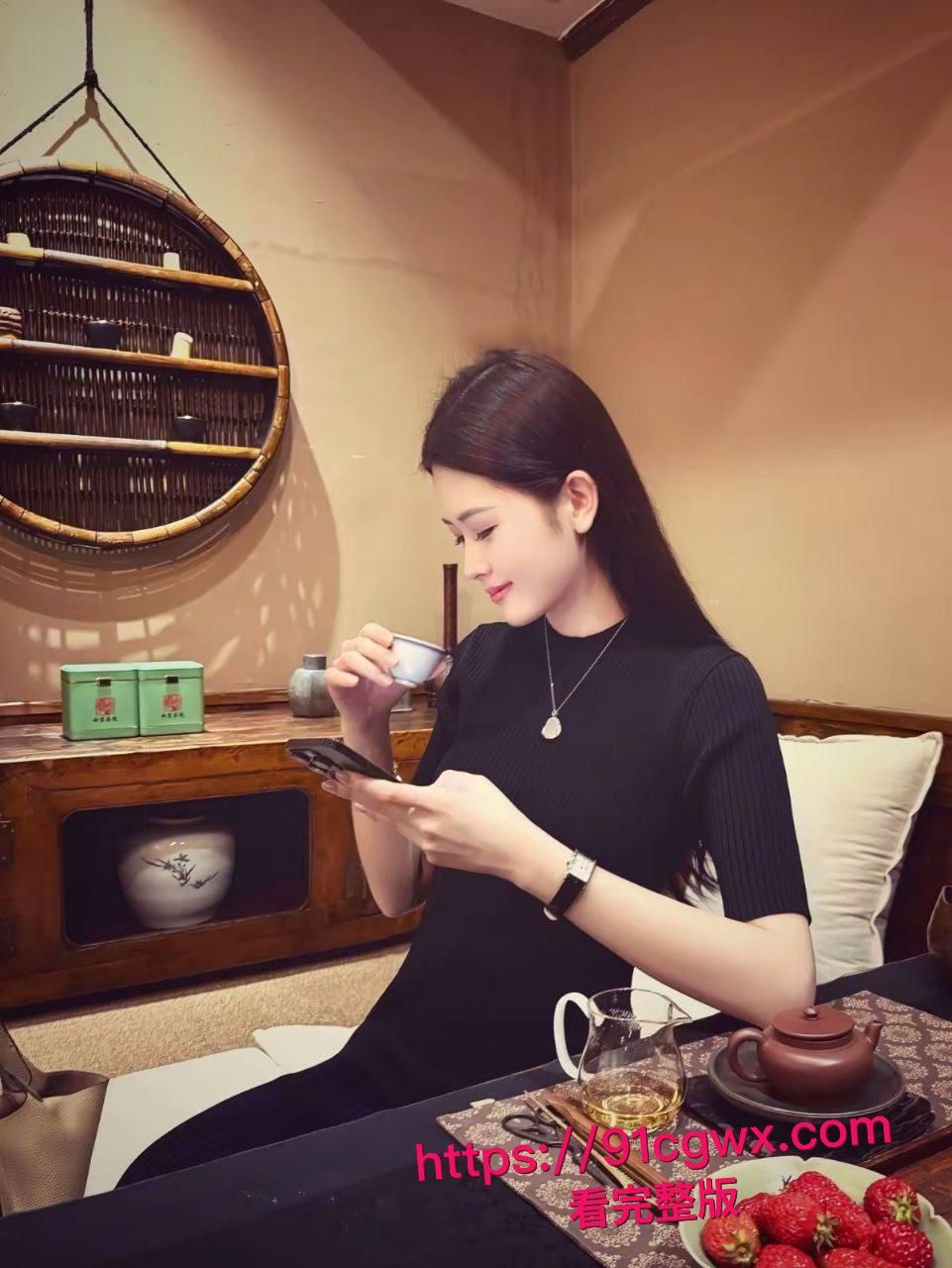 河北唐山富家女周昕雯床战男友全记录：翘臀狂骑大鸡巴榨汁，深喉吞精变身骚货女王，富家女私下浪到骨子里！-2