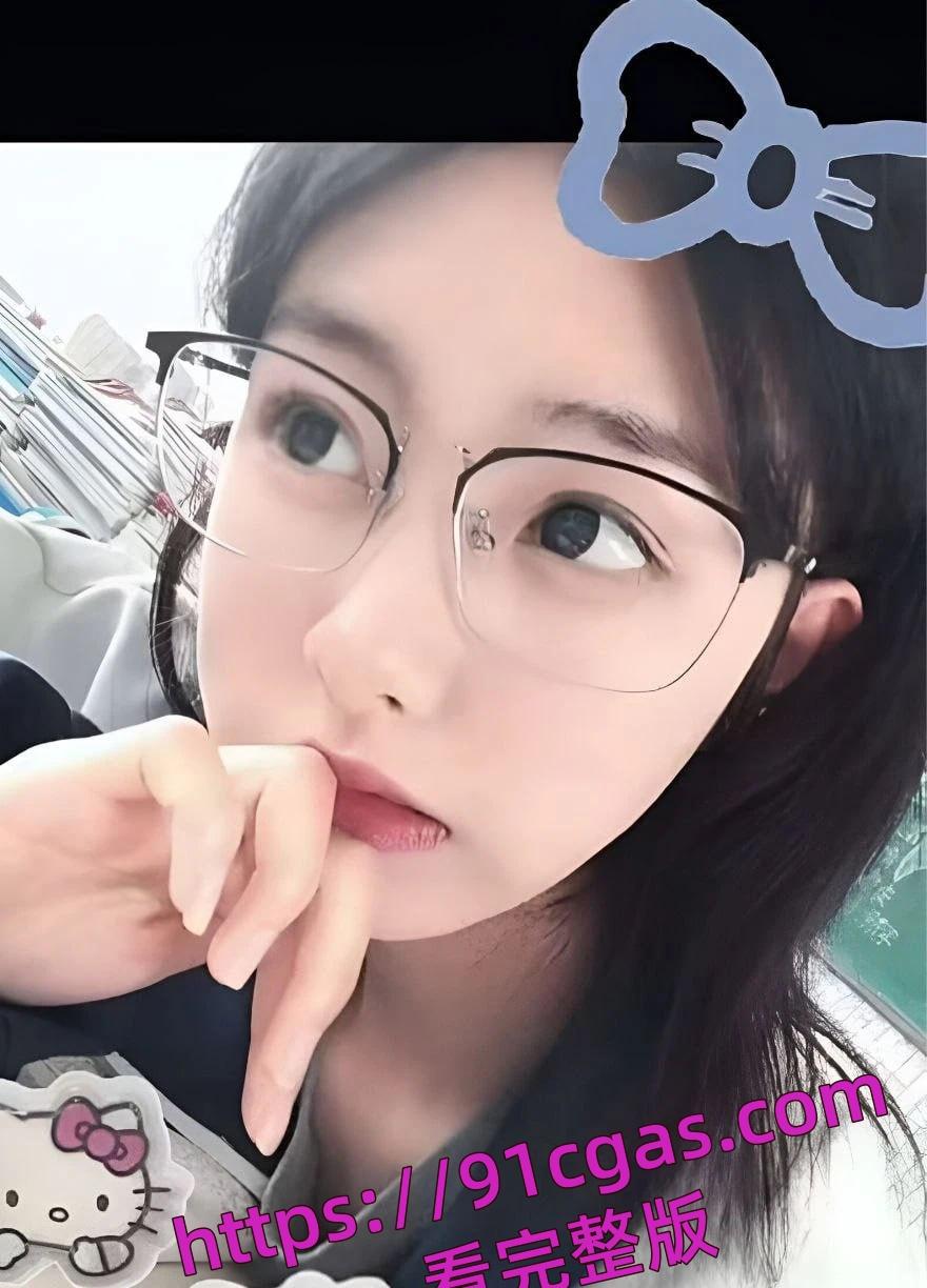 宁夏省吴忠市的19岁巨乳美少女【王怡媛 】自拍被爆流出，女神私底下还不知有多骚呢-8