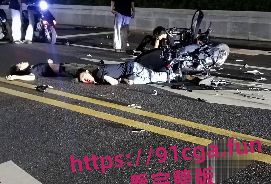广东中山小榄绿道凌晨鬼火少年飙车秀特技酿惨烈车祸！多人头破血流哀嚎不断！-3
