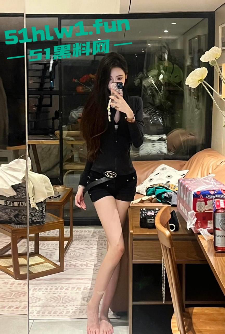 天津大学校【emlly】传闻是某金主调教的性奴母狗泄欲器，玩够后视频被曝光！-2