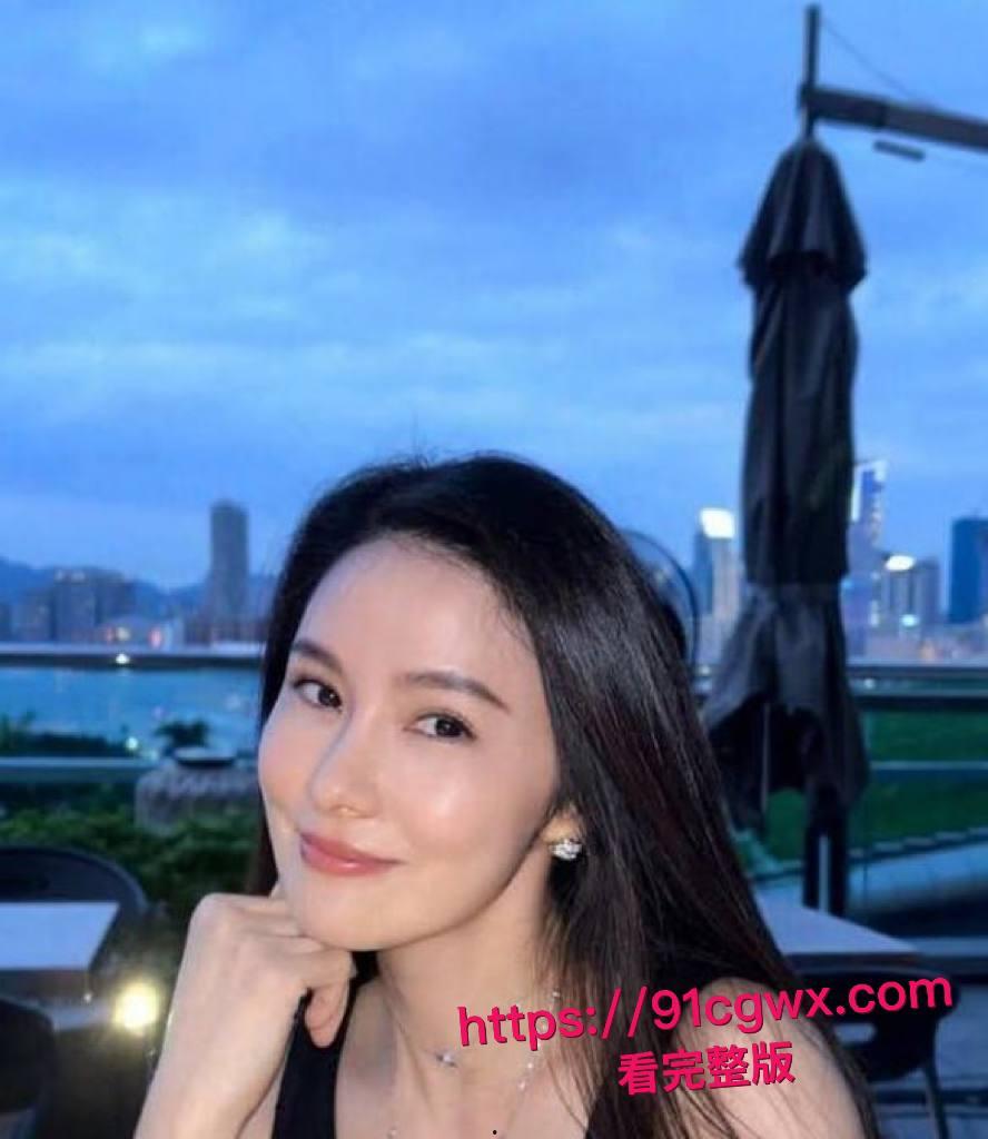 香港中文大学黑料惊爆！企业经理Audrey Ning早年黄播视频曝光，反差婊身材火辣奶子晃荡，这辈子干一炮值了！-2