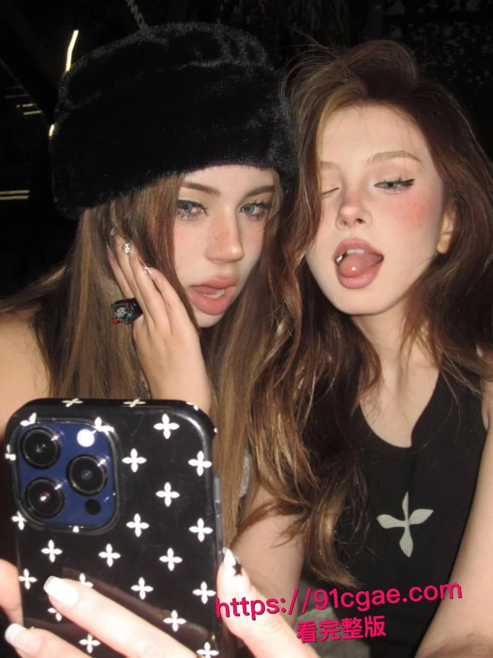 欧美巨乳女神双飞狂欢！两个大学生奶牛双姝内射喷汁，边抠边操操不过来，精液灌满骚穴！-4