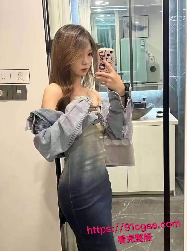 泄密极品小女友！酒店床边翘臀后入狂操骚穴，喷水高潮浪叫连连，兄弟们这黑料硬到炸裂-1