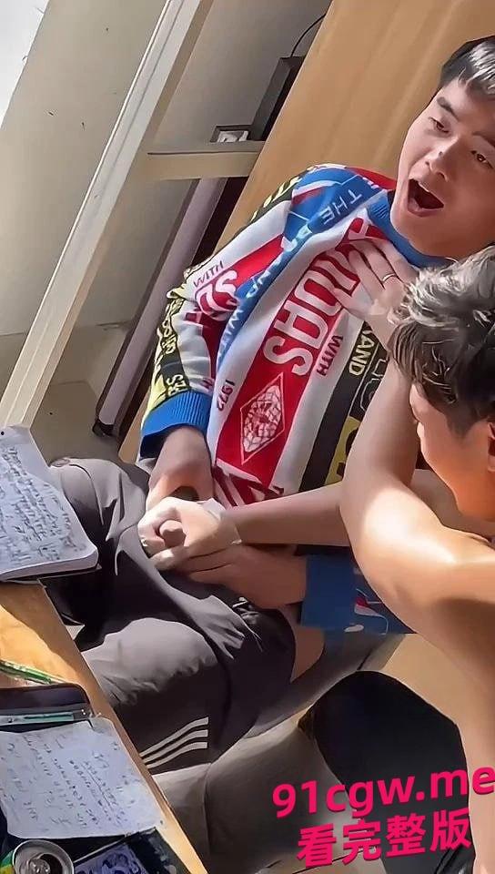 好兄弟仗义帮处男舍友打飞机 处男可以坚持这么久的吗？-6