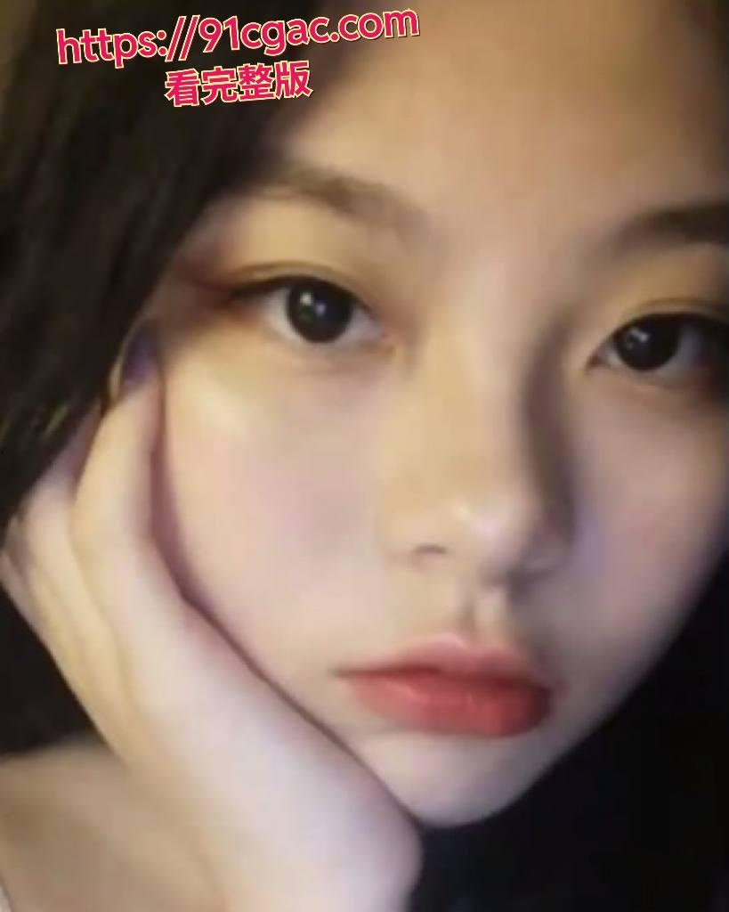 幸运兔纯欲系女学生皮肤白得跟牛奶似的，蜜桃臀圆润得让人想咬一口。-1