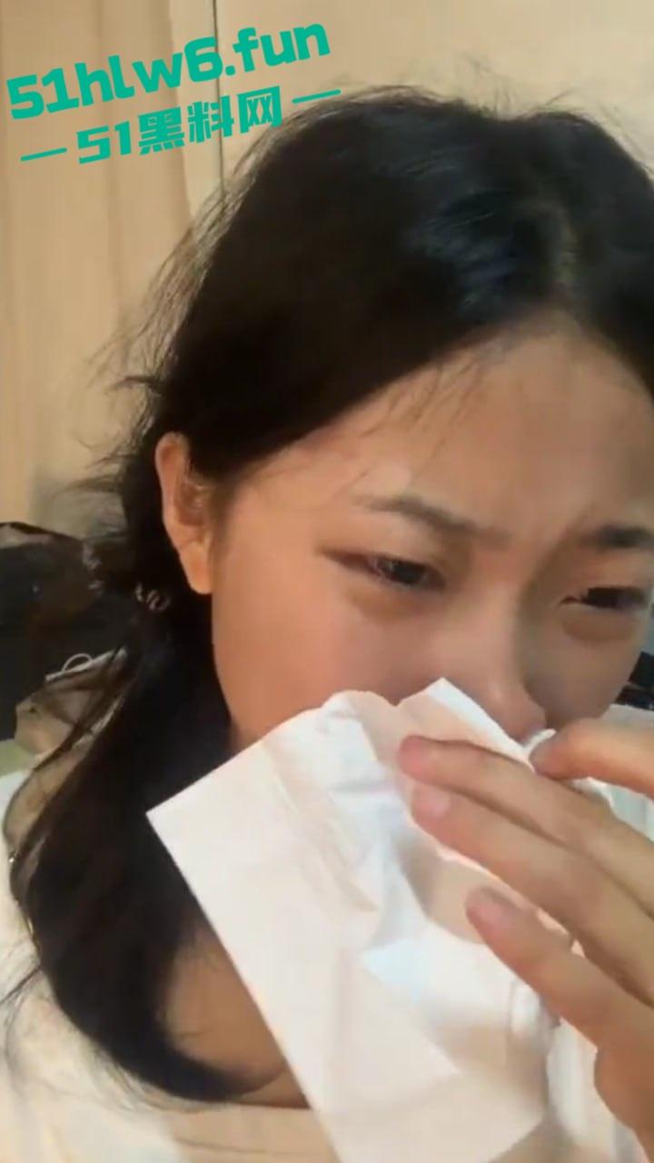 广东茂名化州女网红被猥亵事件，高颜值擦边女网红穿性感吊带裙江边跳舞被大叔摸臀猥亵。-4