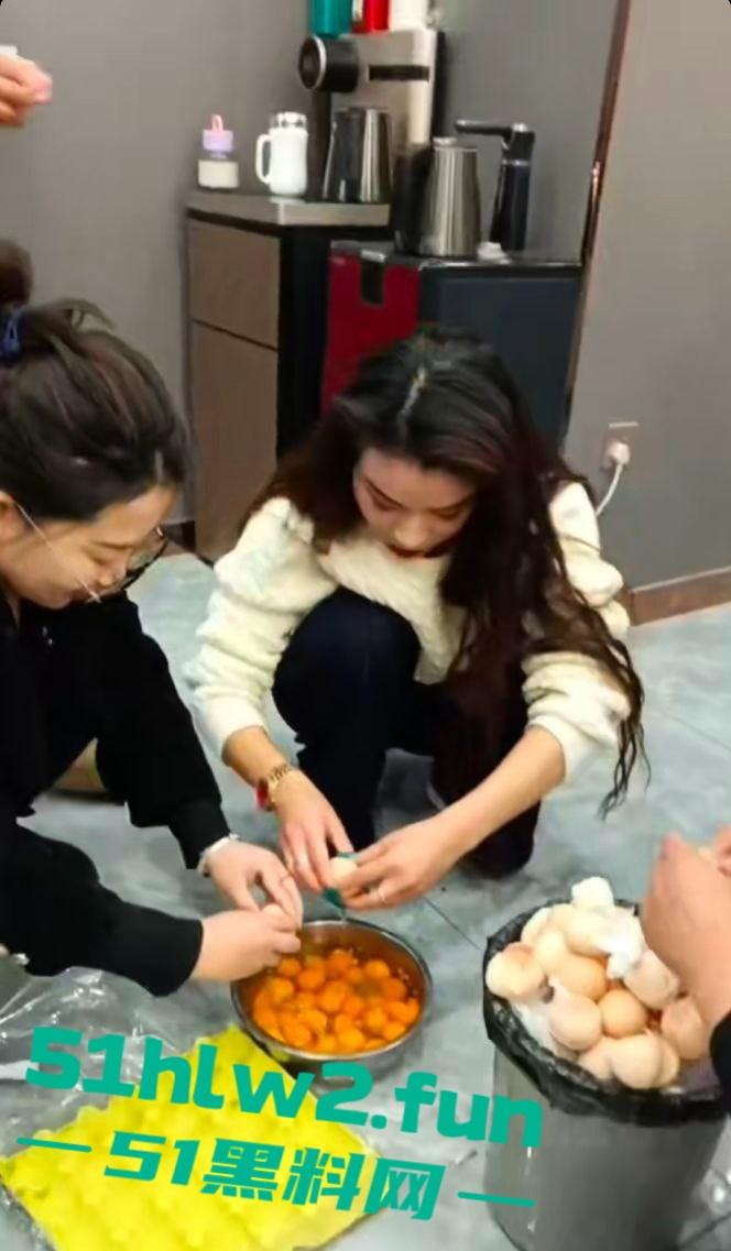 陕西银泰学府【马欣】大年三十车震偷情被抓，逃跑竟拖行原配八米，已婚已育还这么骚？-3