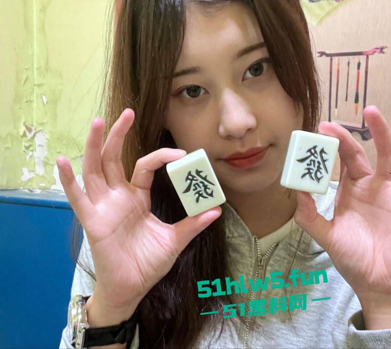 郑州师范学院【王悦 】模特身材性感御姐，表面高冷一边玩手机麻将被男友操，录下做爱视频曝光。-10