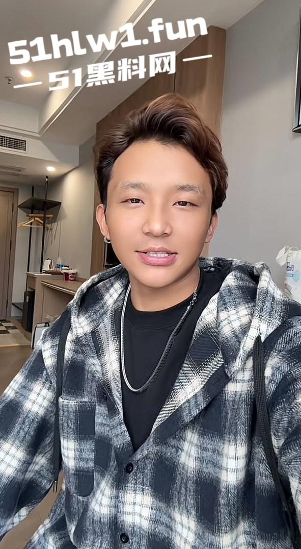 网红劲爆大瓜，青海抖音网红【藏族宋小宝】与【静静】在家中私拍性爱视频泄密流出，静静的小穴是真的会吸啊！-3