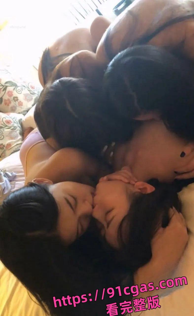 西萌工作室经典作品！四个可爱妹妹玩百合，慢慢脱光互吃互舔，刺激！-7