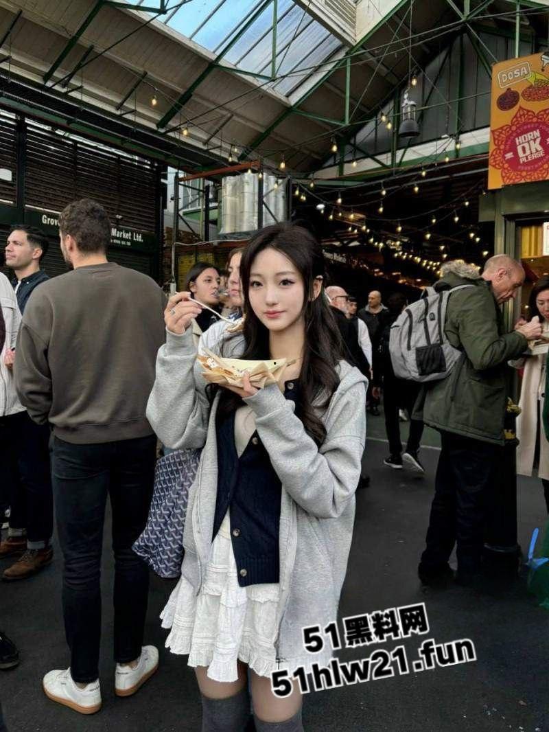 伦敦政治大学留学生【潘果果】心甘情愿做富二代母狗，各种调教抽打虐待无毛嫩穴，白富美小妞到国外就是浪逼。-2