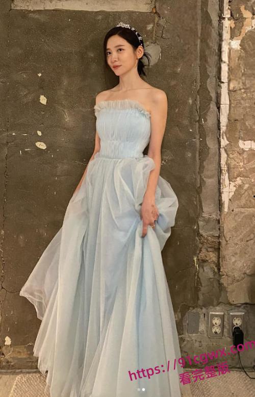 韩国女星朴智贤为作品献身 片中大尺度露点以及啪啪现场，一对酥胸无比粉嫩，叫声无比动人！-3