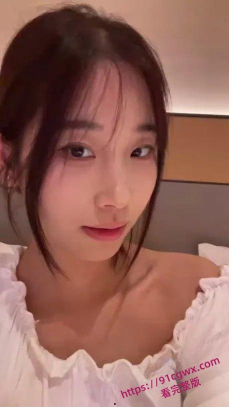 东北可爱大眼贫乳女大学生吴静璇居家激情视频外泄-4