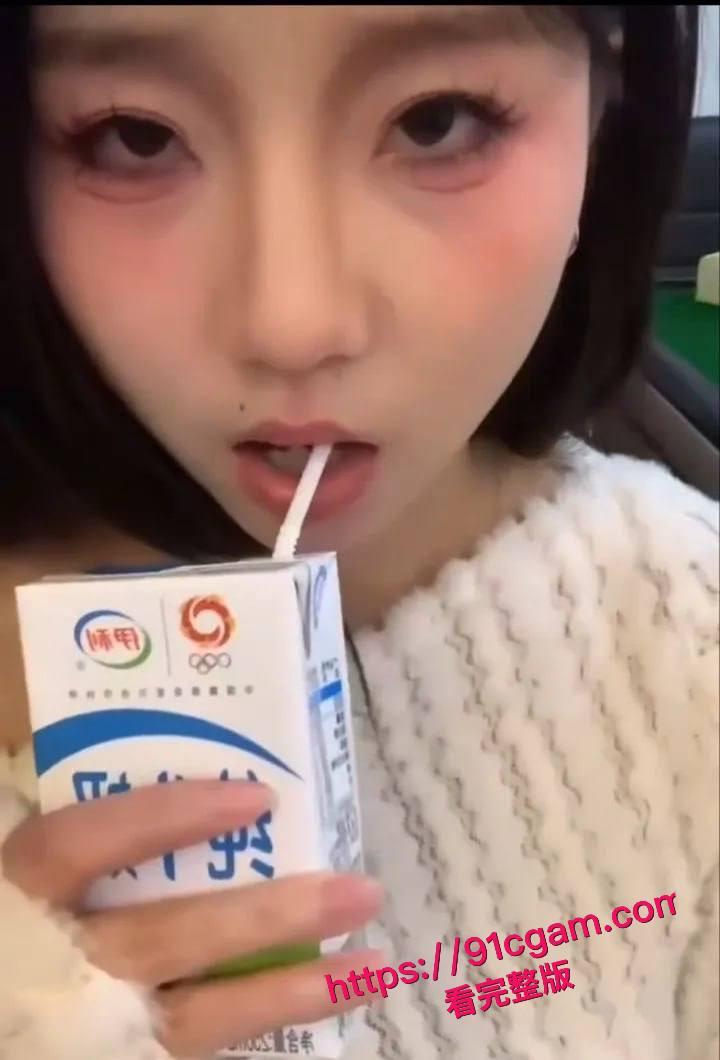 快手16W粉“小小张”爆瓜！颜值女神裸舞诱惑定制，尺度大到炸锅！-1