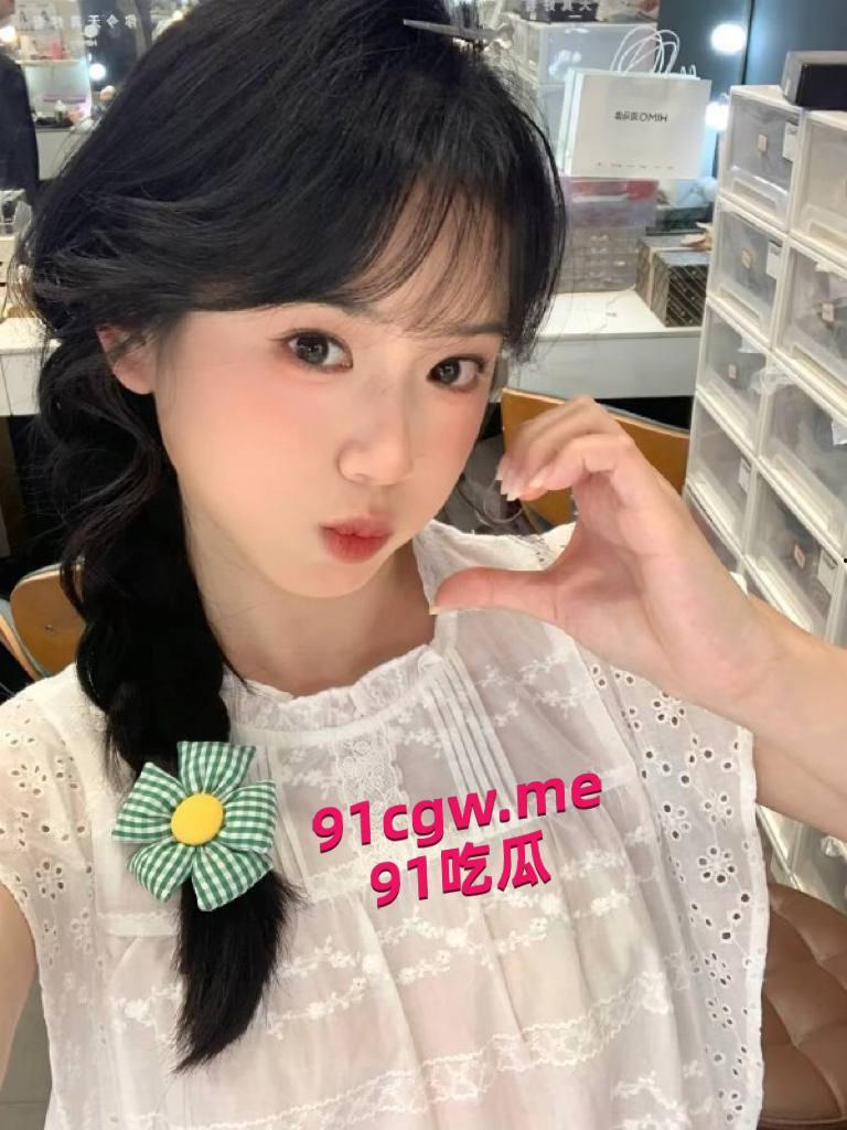 网友投稿：我认识一个女的33岁大我三岁，名字叫陈水黎，我跟她谈恋爱了三年，每次都是给我微信拉黑-1