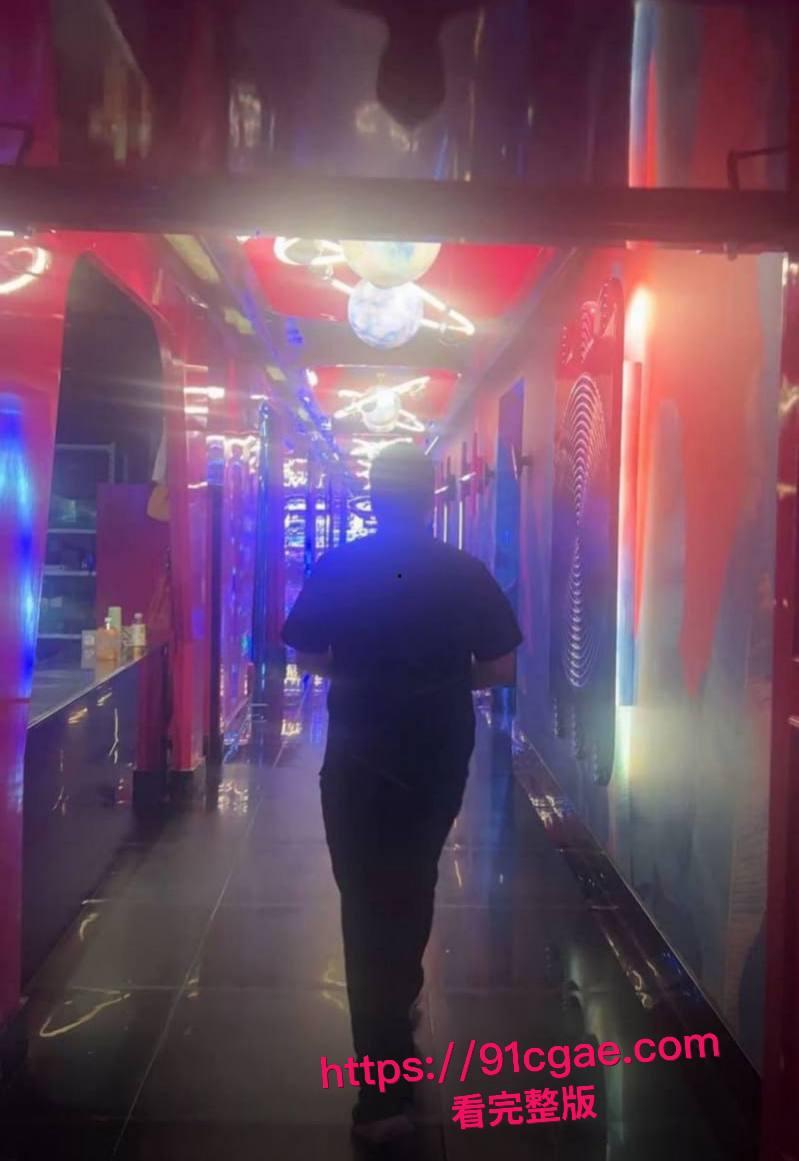 快手千万粉网红老狗被前妻白羽直播曝光 婚内出轨女徒孙佳昕 夜猫KTV聚众淫乱当场口交 录音与视频独家曝光！-15