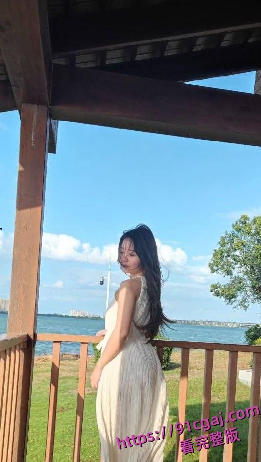 浙江嘉兴何晓韵，老妈在厨房自己跟老公在房间口交。表面上看起来是一位清纯人妻-1