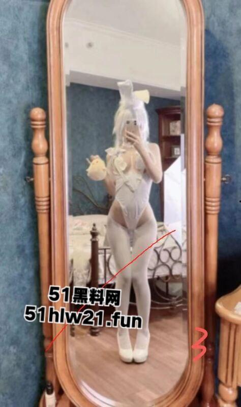 极品白嫩骚兔女郎网聊主动送炮，老实男激动提枪赴约却被上了生动一课脑袋坏了！-8