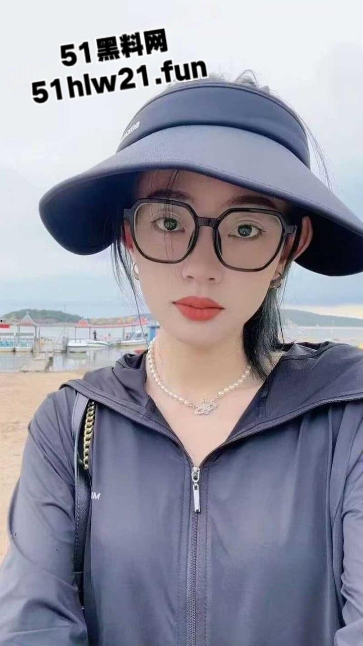 广州职业学院【赵慧】极品反差眼镜妹，身材纤细修长酒店被男友暴力后入，完美蜜桃臀真是太诱人了。-8