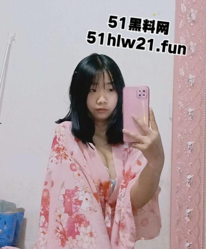 云南昭通18岁女高【何洁琳】清纯可爱的学生妹，饱满巨乳性感诱人，远程调教成为主人的小母狗！-5