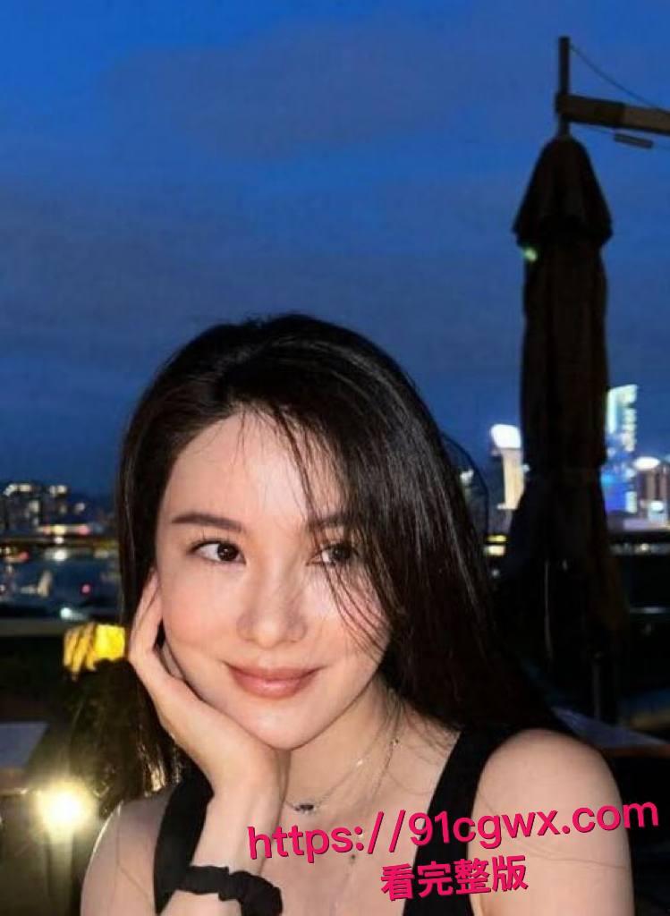 香港中文大学黑料惊爆！企业经理Audrey Ning早年黄播视频曝光，反差婊身材火辣奶子晃荡，这辈子干一炮值了！-3