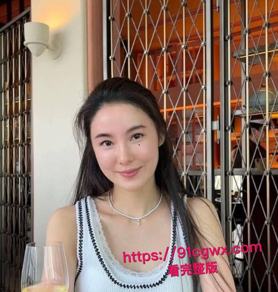 香港中文大学黑料惊爆！企业经理Audrey Ning早年黄播视频曝光，反差婊身材火辣奶子晃荡，这辈子干一炮值了！-5