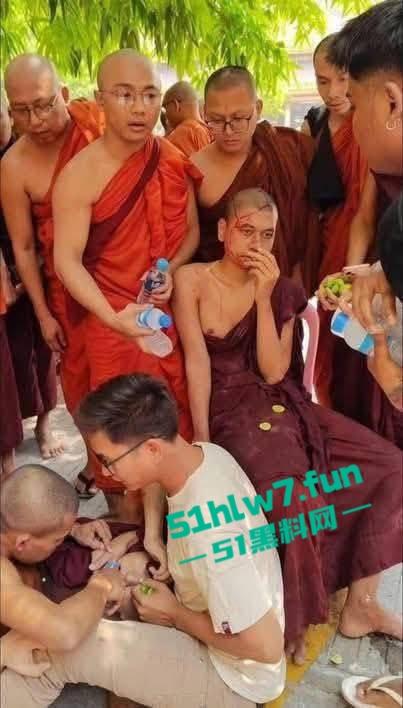 缅甸7.7级震后中国救援队紧急出手仍有众多受难者被压，高温湿臭蚁虫霍乱惨如地狱。-8