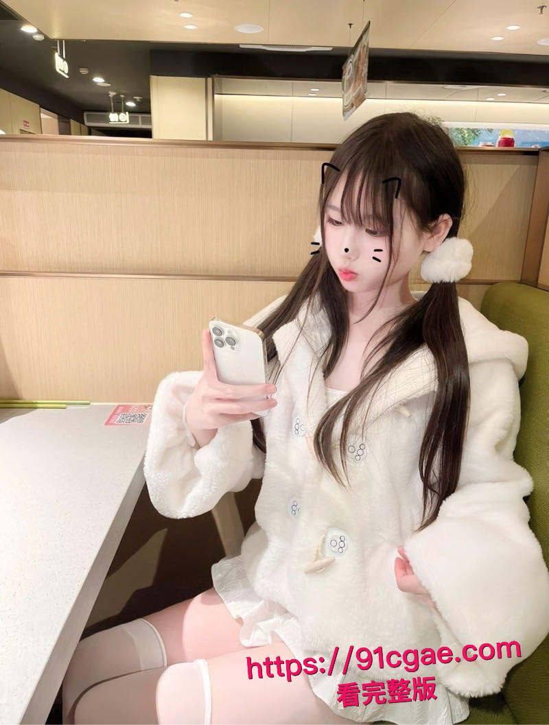 喷泉级高潮！JK小母狗制服喷水视频爆火，后入狂操白丝破洞白虎逼大开！-9