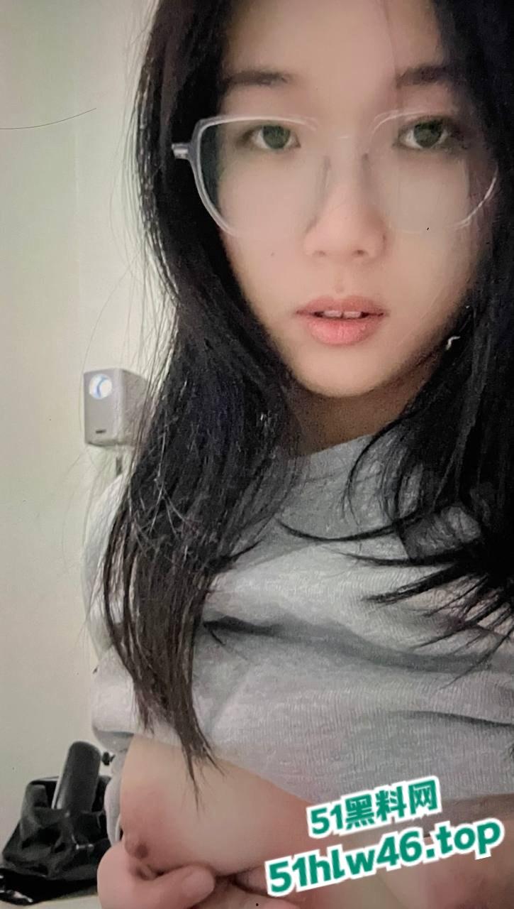 陕西渭南师范学院【陈小雨】背着男友出轨还惨遭炮友曝光，现在是全校出了名的肉便器！-7