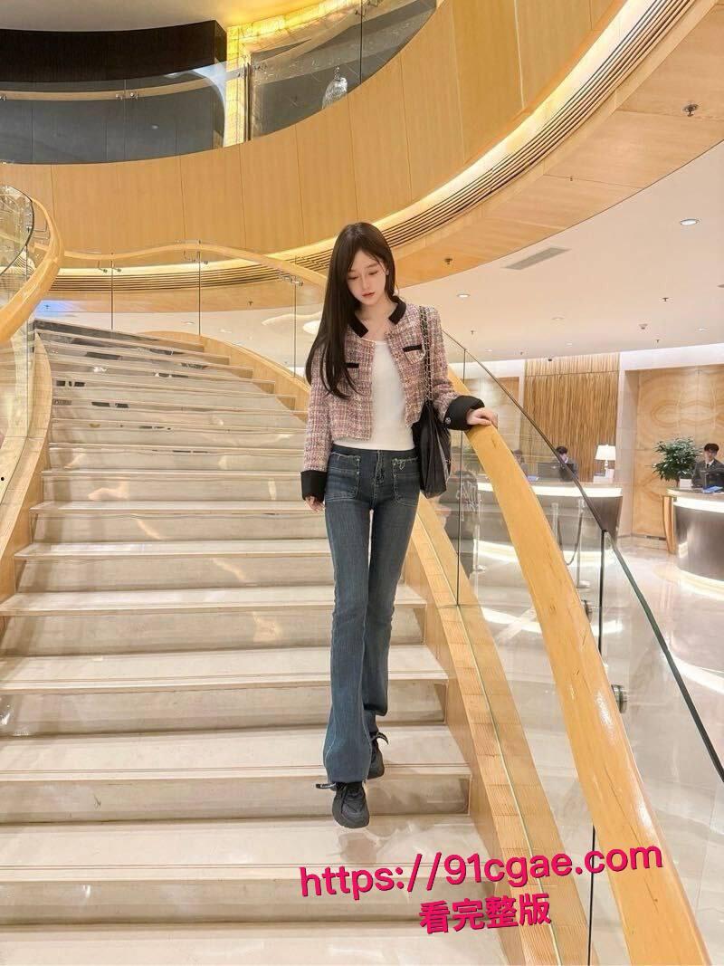 南宁顺丰物流专员陈晓雯出租屋黑料爆出！与肥丑上级激情啪啪，接吻亲奶舔逼操逼四件套！-8