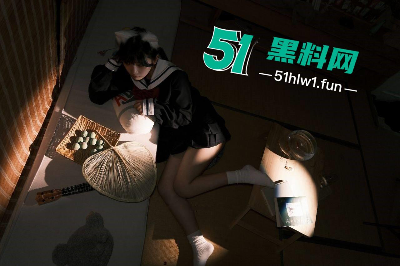 推特萝莉福利姬【星野柒免】清纯颜值肥臀母狗，穿可爱制服私拍白虎嫩逼手揉酥胸全露私拍视图流出-2