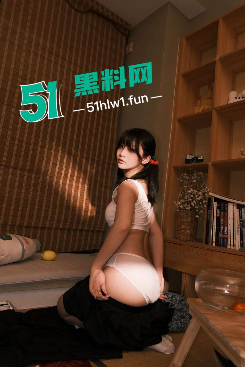 推特萝莉福利姬【星野柒免】清纯颜值肥臀母狗，穿可爱制服私拍白虎嫩逼手揉酥胸全露私拍视图流出-18