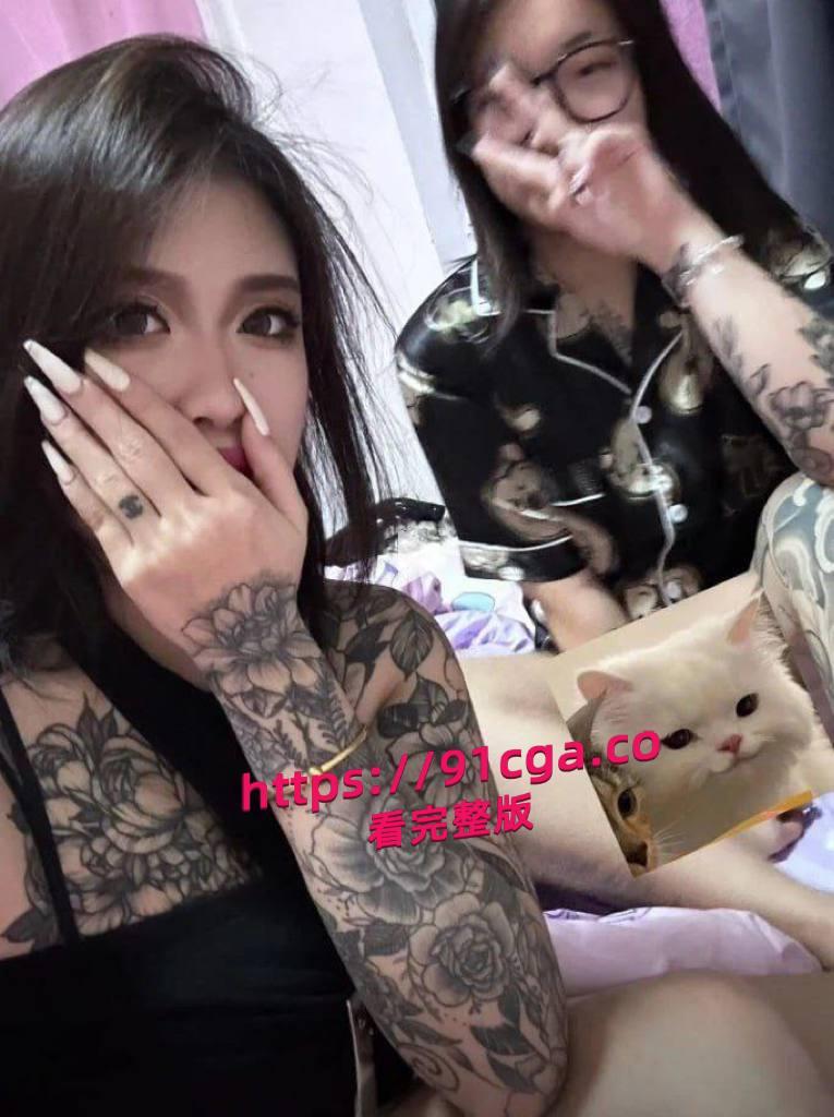 抖音大网红，迷人大野驴身材嘎嘎好全是纹身符文法师，蜜桃肥臀操起来意外的爽-1