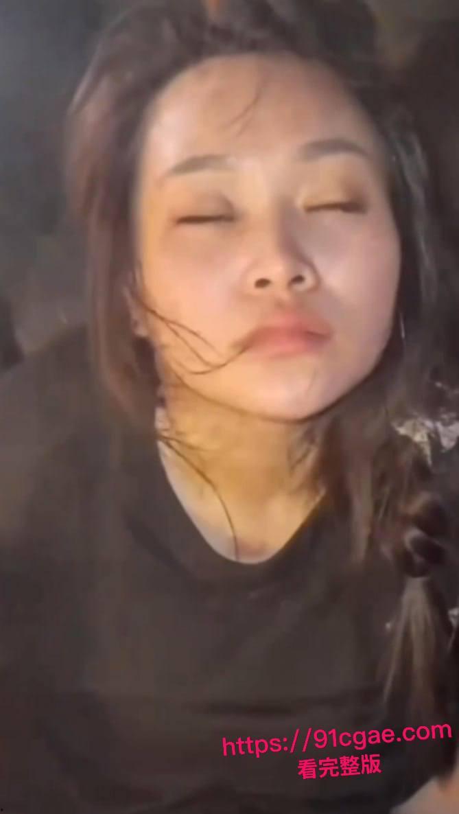 黑衣大嫂一人一枪为爱冲锋 单枪匹马勇闯法场救男人情深意重轰动全网！-12