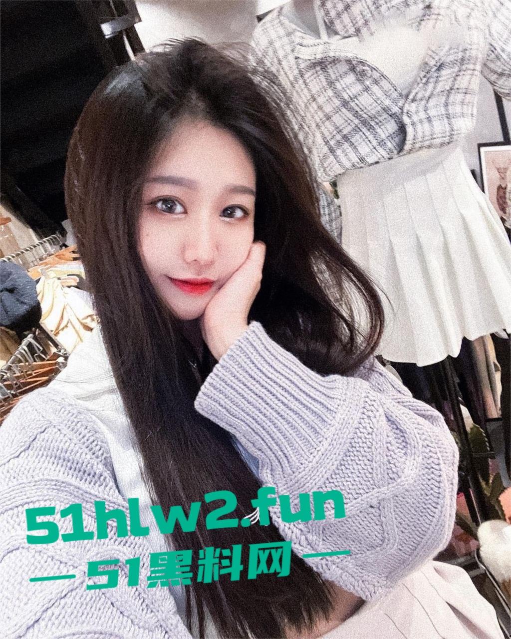 广州颜值学姐【徐艺淼】身材纤细颜值甜美，为了钱背着男友约啪老板颜值和身材男友的帽子都卖不完了吧。-7