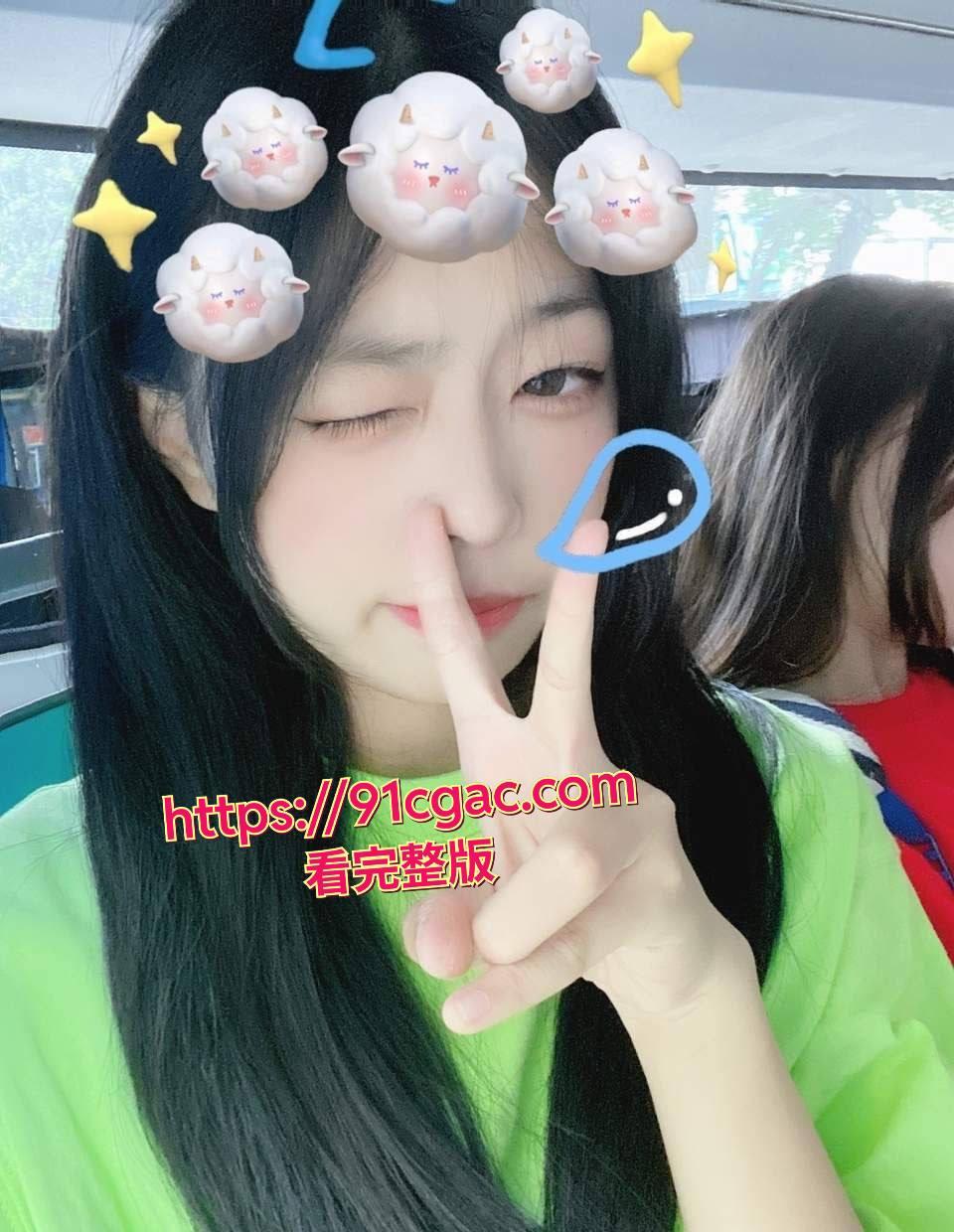 来自四川绵阳的学生妹刘新欣,小小年纪 长得十分可爱,然而清纯外表下的她却早已被包养,被调教成了淫骚的小母狗!-1