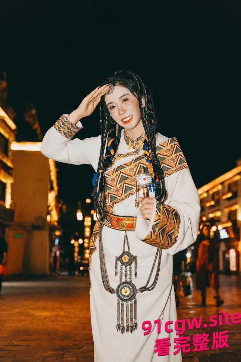 40岁的少儿频道主持和19岁的女儿误导学生一起服侍金主不雅视频曝-7