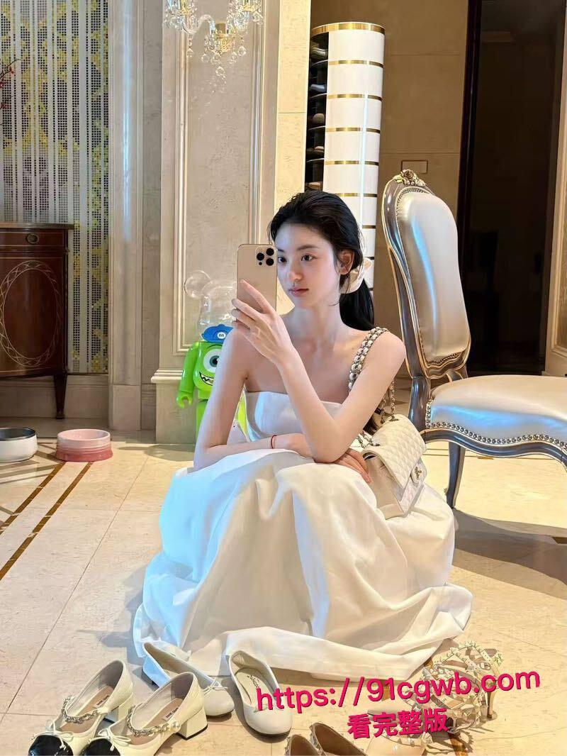 台湾顶级模特小婕黑料惊爆:猥琐摄影师下药迷奸,粉色自慰棒猛插高潮,摄影师爆操浪翻天!-4