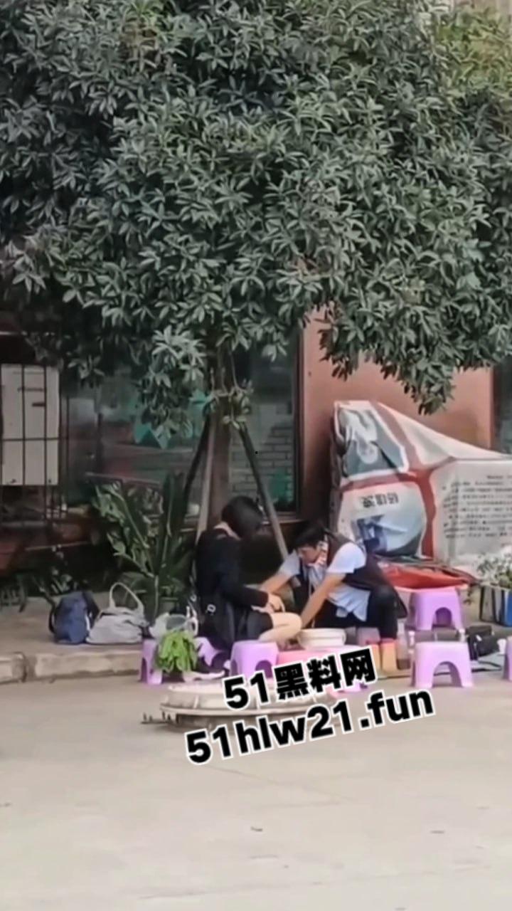 江湖骗子命理大师，当街算命还上手掏女客户裤裆摸逼，起身做法摸奶揉捏这都能骗人呢！-3