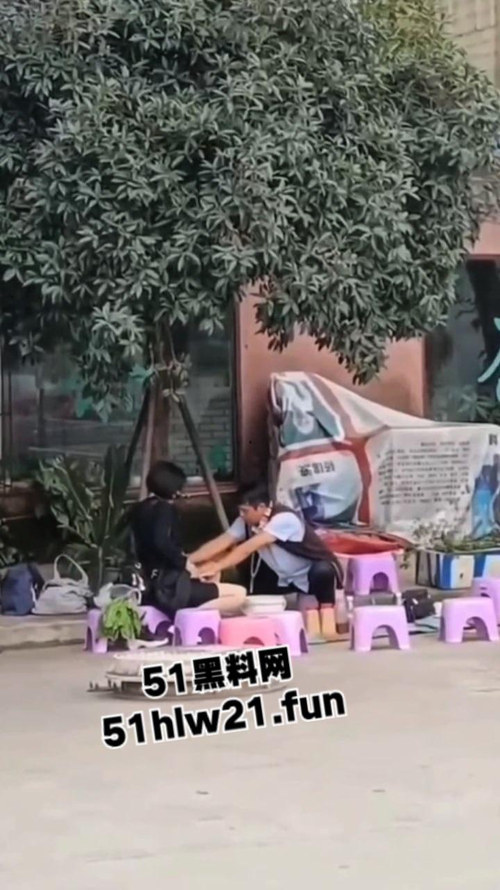 江湖骗子命理大师，当街算命还上手掏女客户裤裆摸逼，起身做法摸奶揉捏这都能骗人呢！-5